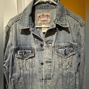 A & F Women’s Sz Medium Blue Jean Jacket 4 pockets Button Down Great Shape!